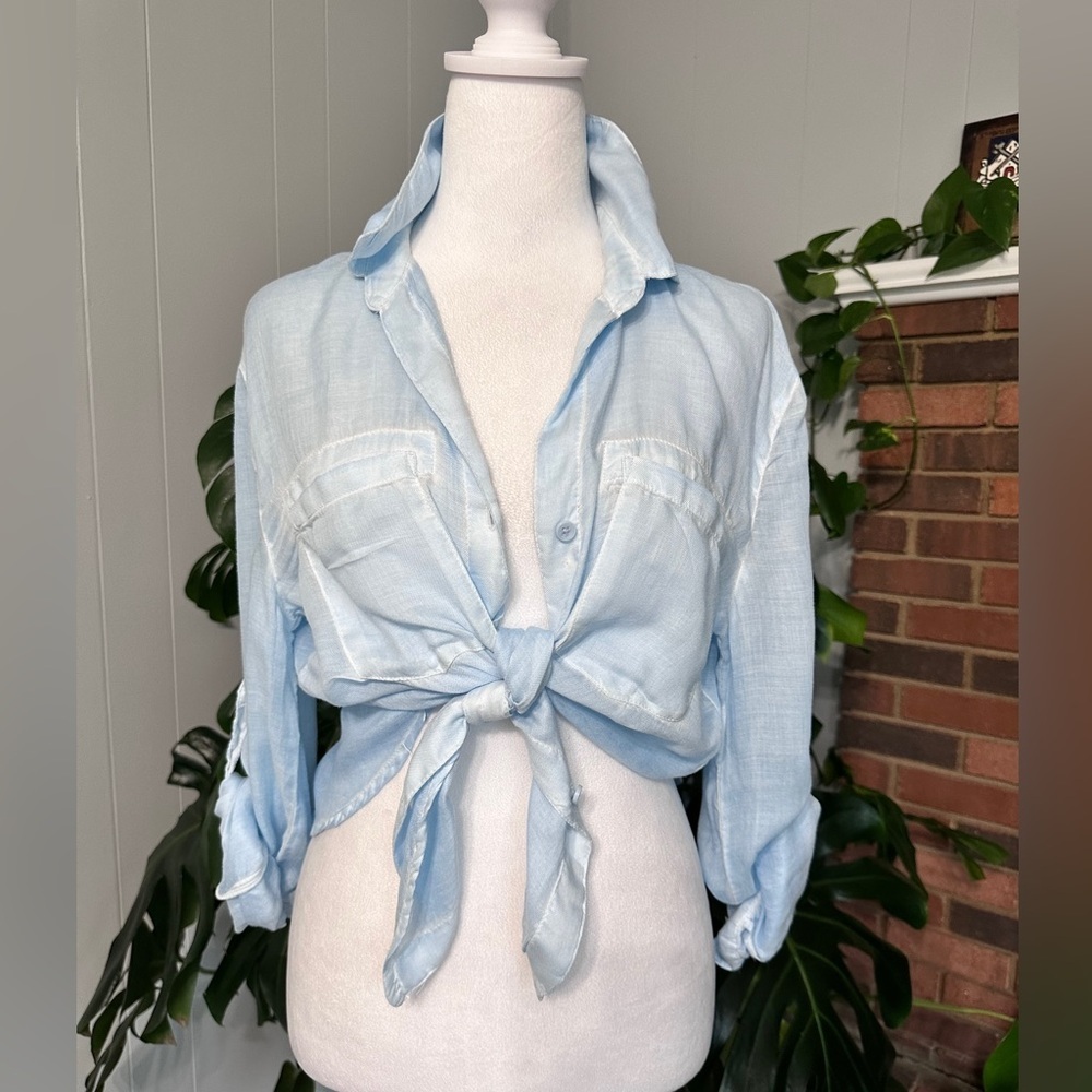 Beach Lunch Lounge pale Blue button shirt Size S
Excellent condition.